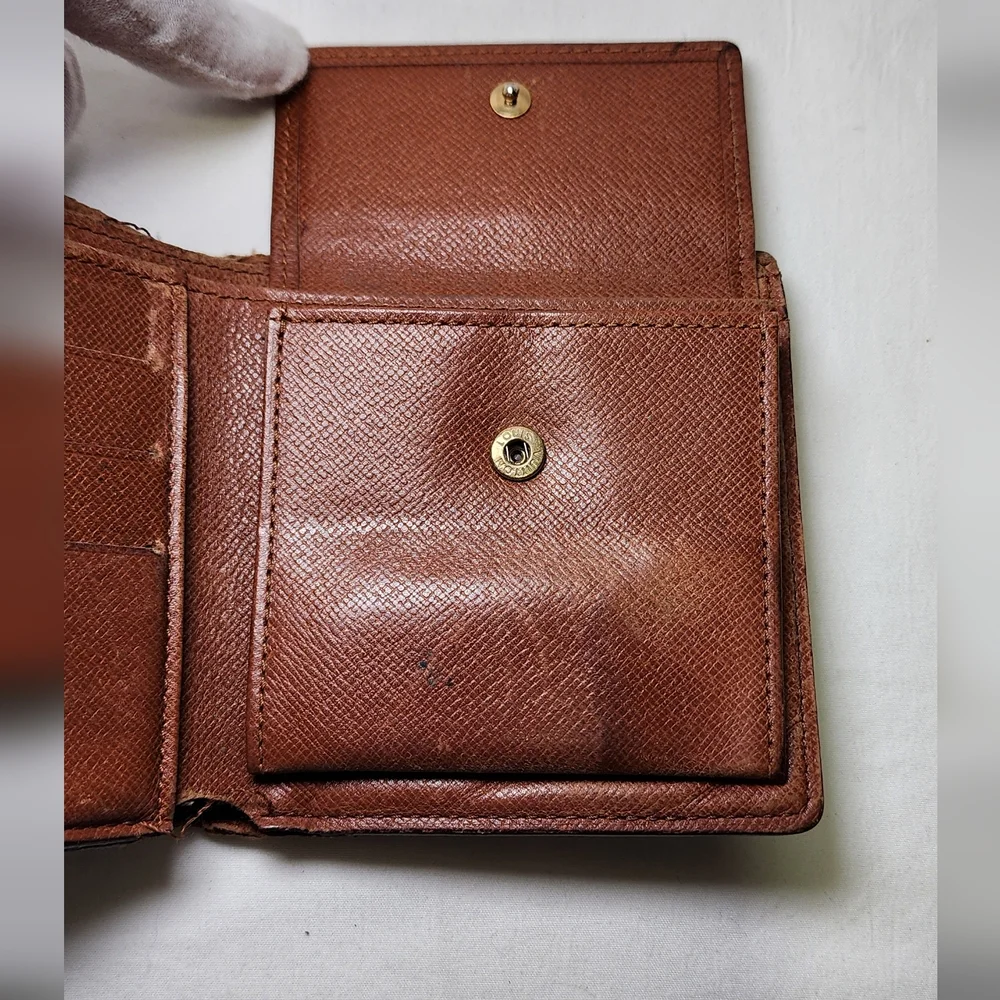 Louis Vuitton Monogram Bi-Fold - Picture 14 of 15